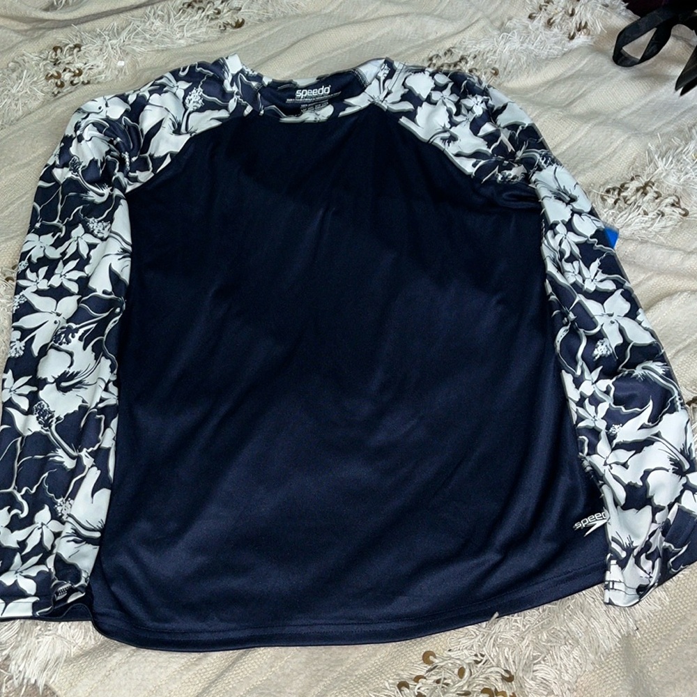 NWT Speedo rashguard - large
